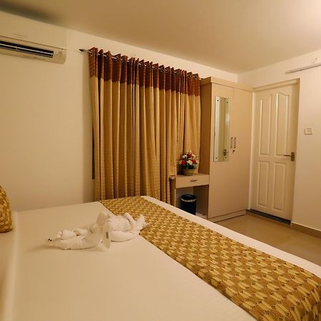 Hotel Swarna Residency Kochi Extérieur photo