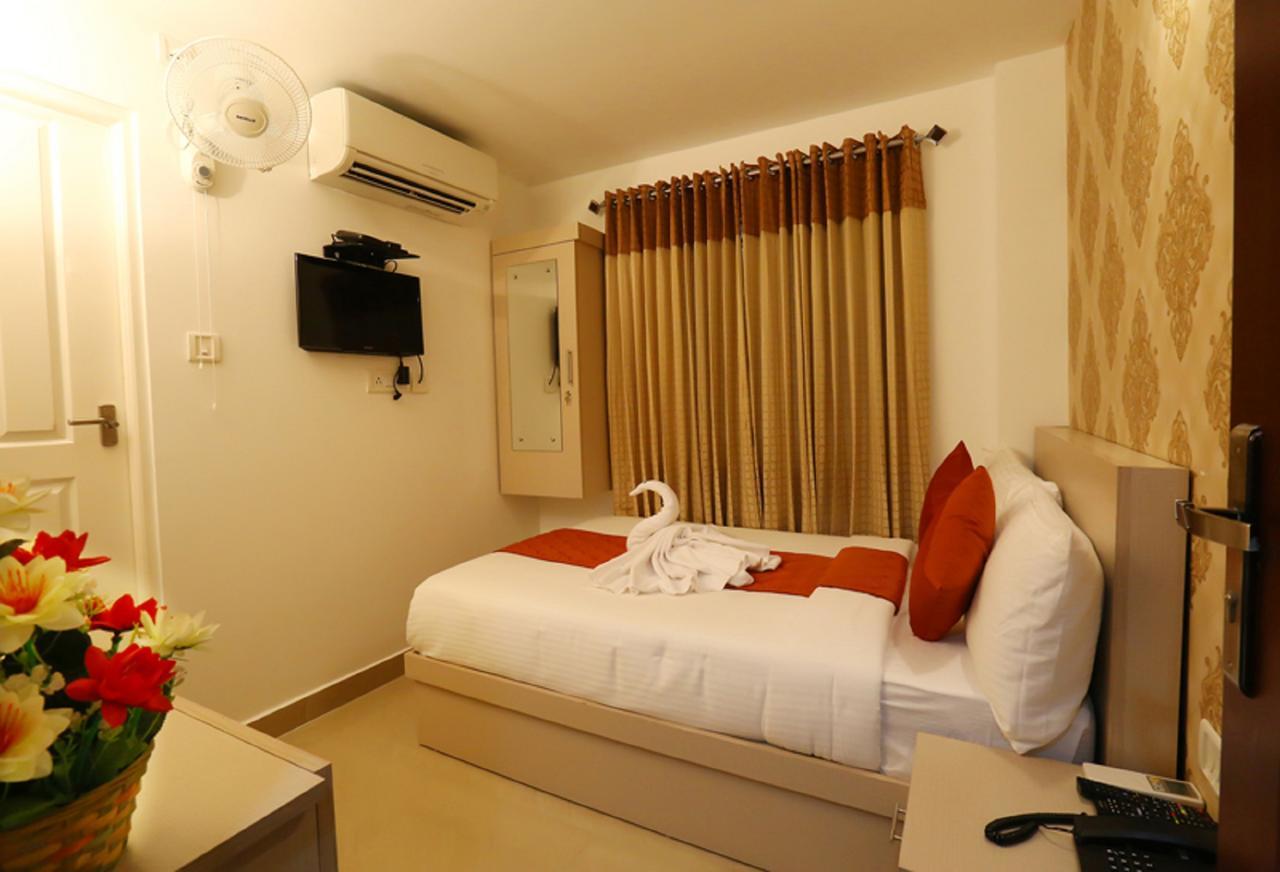 Hotel Swarna Residency Kochi Extérieur photo