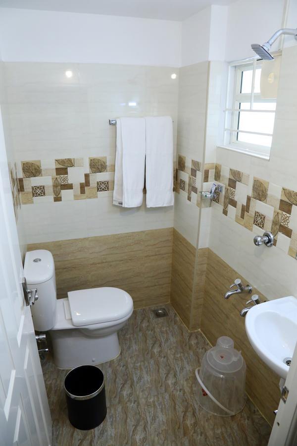 Hotel Swarna Residency Kochi Extérieur photo