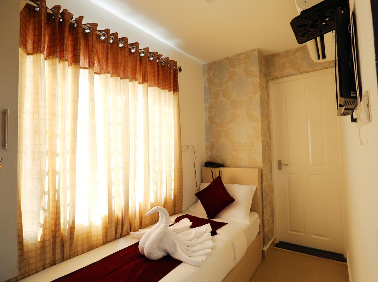 Hotel Swarna Residency Kochi Extérieur photo