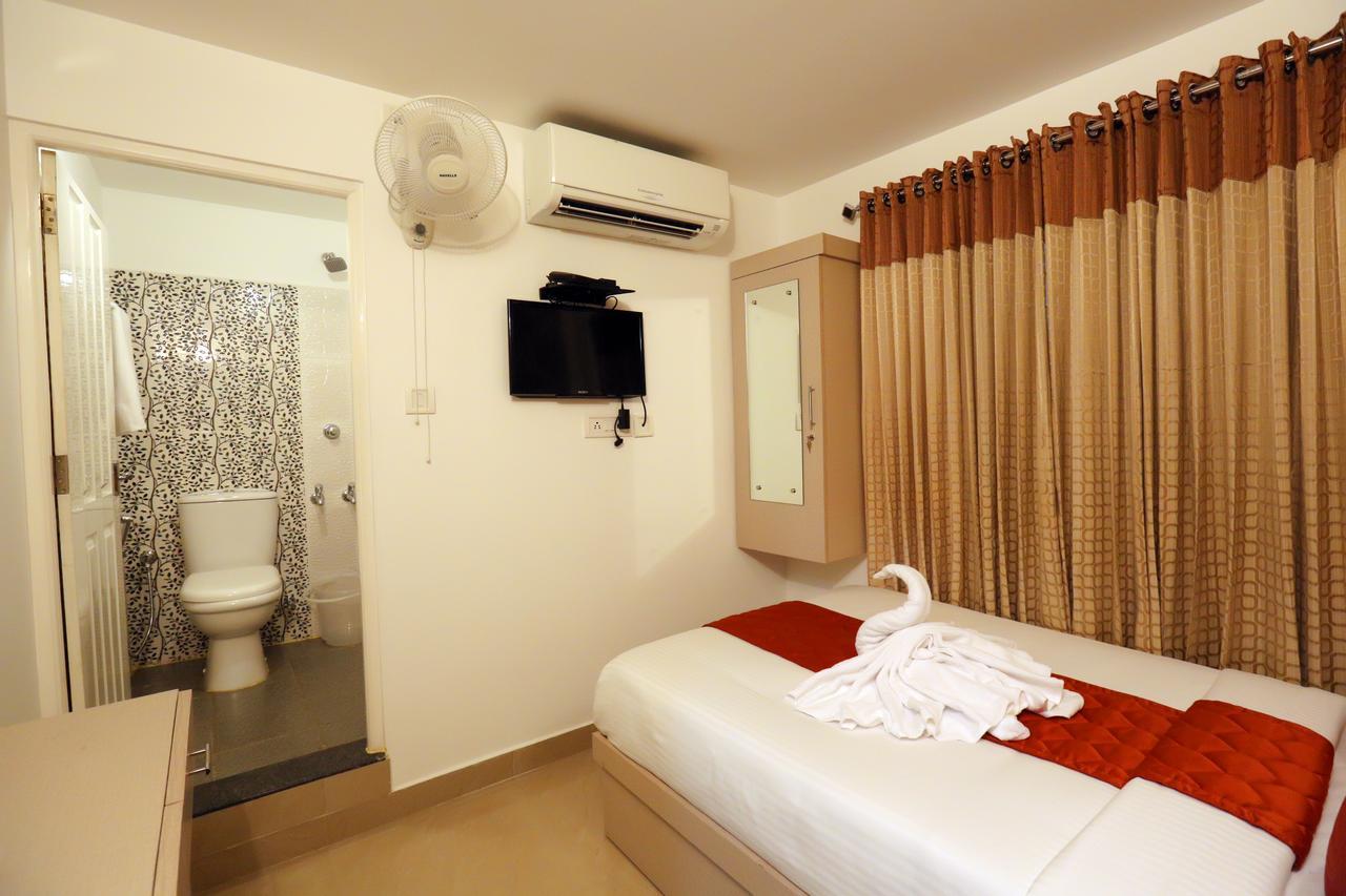 Hotel Swarna Residency Kochi Extérieur photo