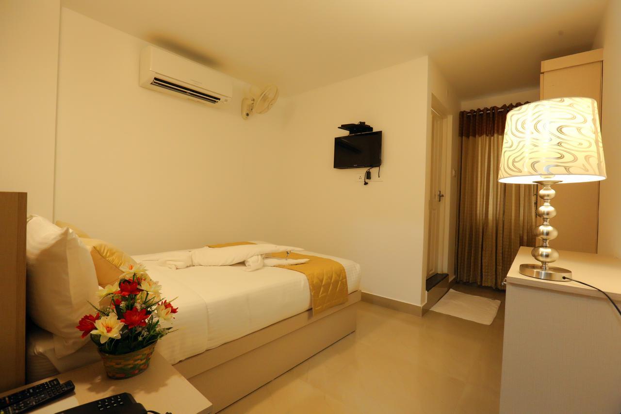 Hotel Swarna Residency Kochi Extérieur photo
