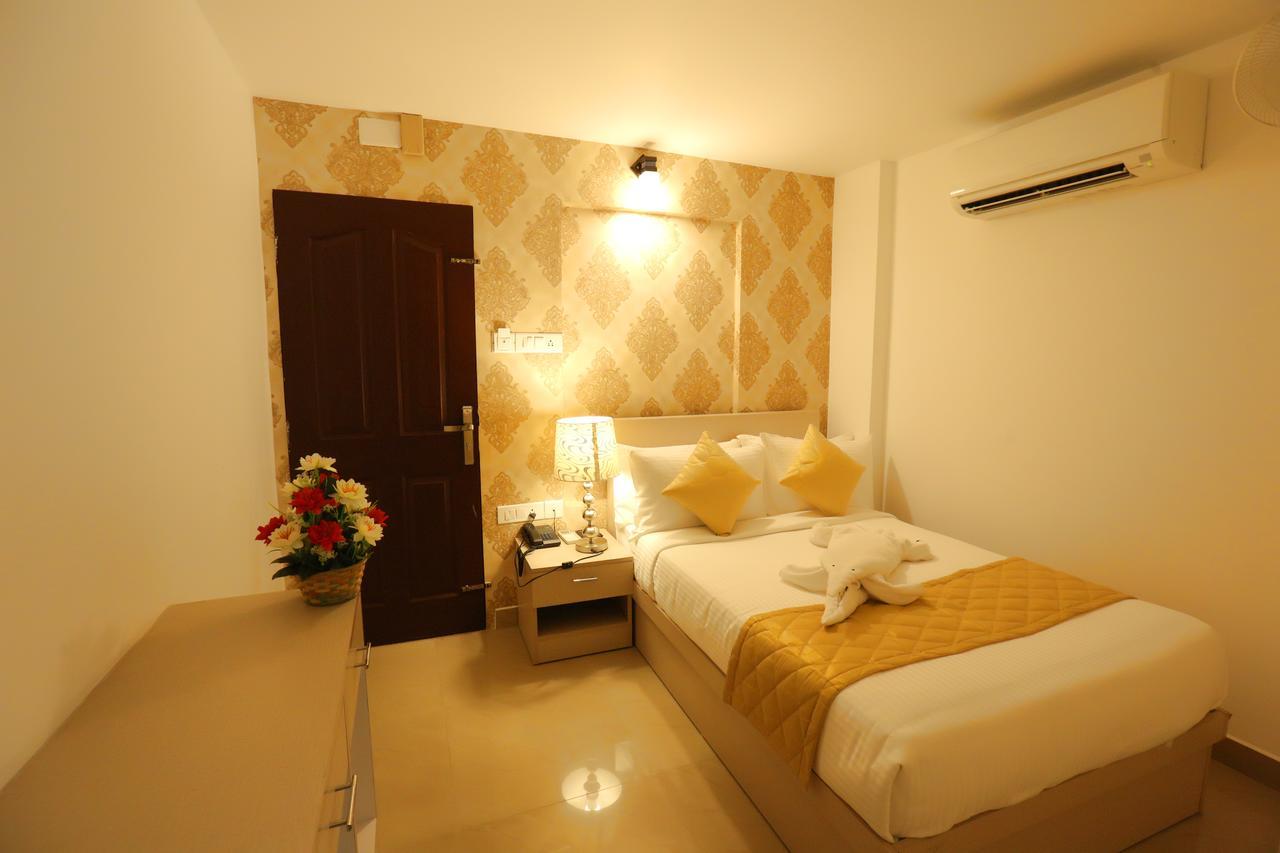 Hotel Swarna Residency Kochi Extérieur photo